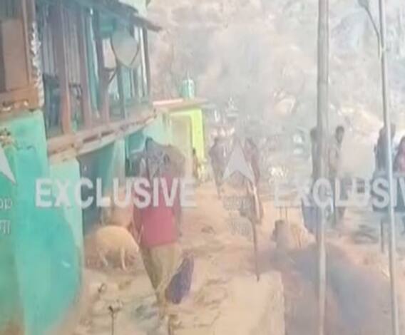 Varanasi में सपा नेताओं ने बजट का किया विरोध, अनोखे अंदाज में जताई नाराजगी