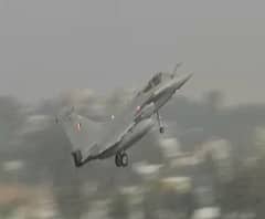 Tejas Aircraft | बंगळुरुतल्या एरो शोमध्ये भारतीय बनावटीची लढाऊ विमान, हेलिकॉप्टर्सचा सहभाग