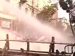 Kolkata में लेफ्ट कार्यकर्ताओं पर पुलिस का लाठीचार्ज | WB Polls 2021