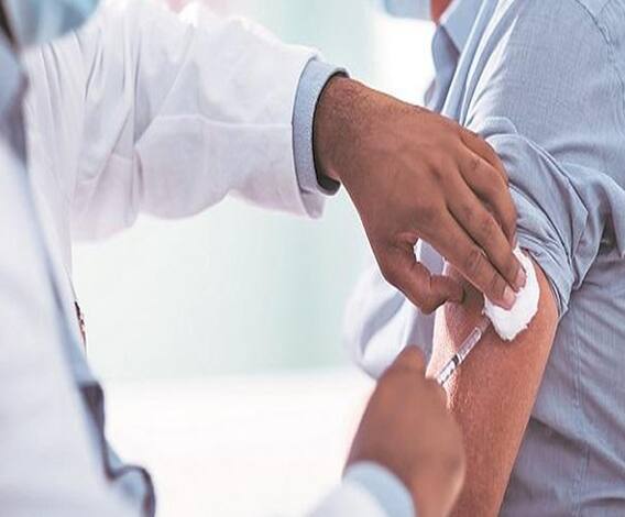 Corona Vaccination में अव्वल नंबर पर UP, आज करीब 60 हजार फ्रंट लाइनर्स को लगेगा टीका