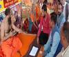 Prayagraj में मौनी बाबा ने जल समाधि का ऐलान किया, मेला प्रशासन पर लगाए आरोप। 