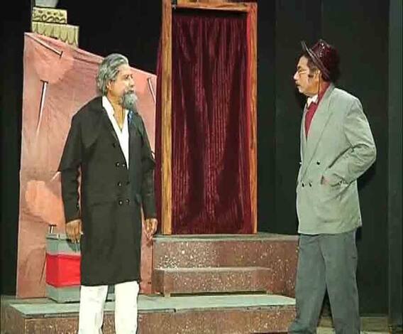 রাশিয়ার কবি পুশকিনের জীবনের মর্মান্তিক কাহিনি ‘মুক্তিবন্দ’ মঞ্চস্থ করল হযবরল