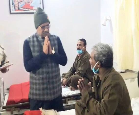 तपोवन आपदा के घायलों से मिलने अस्पताल पहुंचे Trivendra Rawat, जाना हालचाल | Glacier Burst 