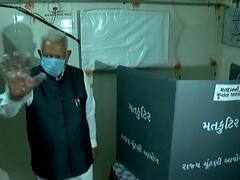 Rajkot: કર્ણાટકના રાજ્યપાલ વજુભાઇ વાળાએ મતદાન કર્યું, જુઓ વીડિયો 