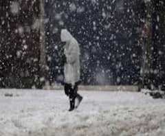 Uttarkhand: पहाड़ों में बिछी बर्फ की सफेद चादर, चकराता में मार्ग बाधित ।@ABPGanga 