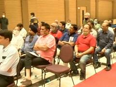 Surat: રાજકીય પક્ષોના ઉમેદવારોની પેનલનો મતદાતાએ લગાવ્યો જનતા દરબાર