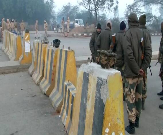 Chakka Jaam के चलते सिंघु बॉर्डर पर कैसे हैं हालात ? देखें ये वीडियो