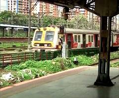 Western Railway |मुंबईत पश्चिम रेल्वे मार्गावरील वाहतूक विस्कळीत,जोगेश्वरी स्थानकाजवळ तांत्रिक बिघाड