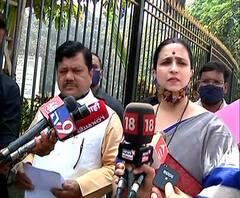 चित्रा वाघ यांनी आलेल्या धमकीच्या फोनविषयी दरेकर आणि वाघ यांच्याकडून पोलीस महासंचालकांची भेट