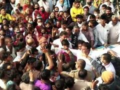 ભાવનગર સાંખડાસર પાટીયા નજીક વિદ્યાર્થીઓએ હાઇવે પર કર્યો ચક્કાજામ, જુઓ વીડિયો