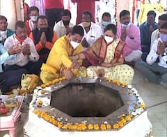 वनमंत्री Sanjay Rathod यांच्यावरील इडापिडा टळण्यासाठी पोहरादेवी येथे होमहवन, राठोडांचं जोरदार स्वागत