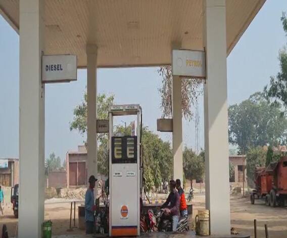 बस इतनी सी बात पर पेट्रोल पंप पर दिनदहाड़े मचा इतना बड़ा बवाल | Kasganj 
