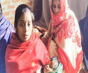 लापता होने के 5 घंटे बाद घर के बाहर मिला मासूम का शव | Moradabad | @ABPGanga 