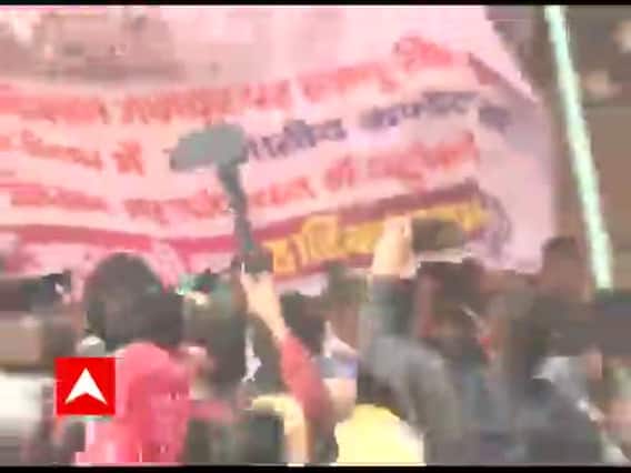 હરિયાણામાં ખેડૂતોની મહાપંચાયત દરમિયાન સ્ટેજ તૂટ્યુ, ટિકૈત સહિતના નેતાઓ સ્ટેજ પર હાજર હતા