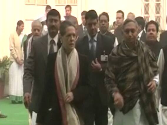 लगातार दूसरे दिन नहीं बढ़े Petrol-Diesel के दाम, दाम घटाने को लेकर Sonia Gandhi ने PM को लिखी चिट्ठी