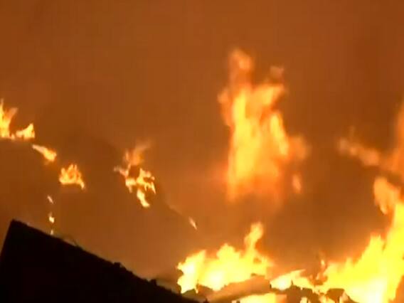 Mankhurd Fire: आग पर अभी-भी नहीं पाया गया काबू, 50 से ज्यादा गोदाम जलकर खाक