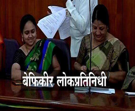 नाशिकमधील लोकप्रतिनिधीच बेफिकीर! नगरसेवकांच्याच चेहऱ्यांवर मास्क नाही, कोरोना कसा रोखणार?