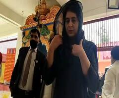 हाथ में रुद्राक्ष और भगवा दुपट्टा लपेटकर भाषण, Priyanka Gandhi का नया 'अवतार' | Saharanpur 