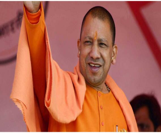 CM Yogi Adityanath ने की Yamuna Aarti | Mathura | ABP Ganga