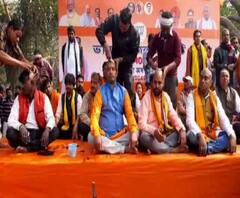 West Bengal Election 2021: চাকরি নেই, সার্টিফিকেট পেতেও দেরি, দুর্গাপুরে ন্যাড়া হয়ে অভিনব প্রতিবাদ বিজেপির তফসিলি মোর্চার
