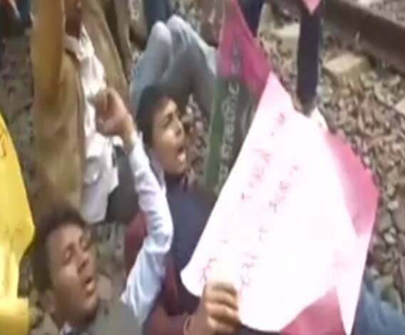 किसानों के रेल रोको आंदोलन की तस्वीरें, कहां-कितना दिखा असर? | Kisan Andolan 