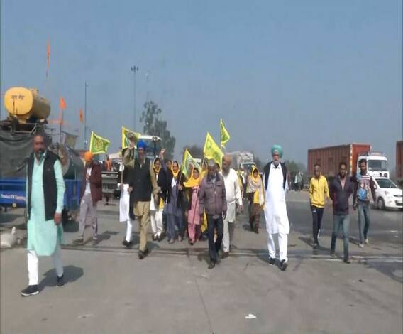 तस्वीरों में देखें कहां- कैसा रहा किसानों का चक्का जाम ? | Kisan Andolan 