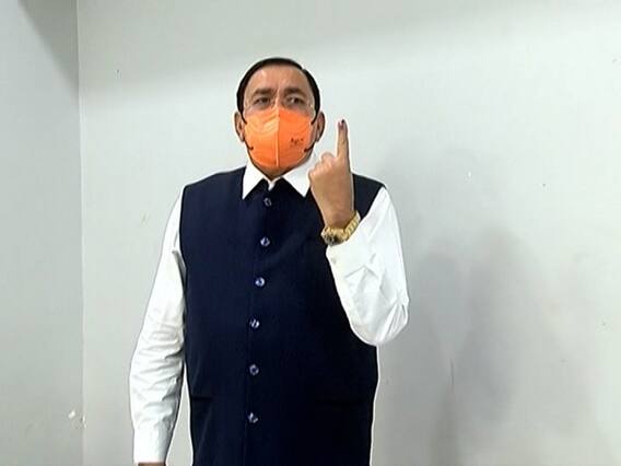 Gujarat Municipal Election 2021: રાજ્ય સભાના BJPના ઉમેદવાર રામભાઈ મોકરીયાએ મતદાન કર્યું
