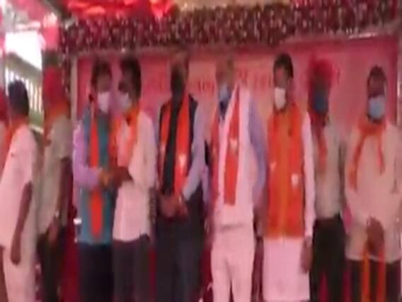 કોગ્રેસી કાર્યકરોને સામેલ નહીં કરવાના સીઆર પાટીલના નિવેદન વચ્ચે આણંદમાં ભાજપની વેલકમ પાર્ટી