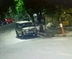 Explosives near Ambani's House | अंबानींच्या घराजवळ कार पार्क करतानाचं सीसीटीव्ही फूटेज