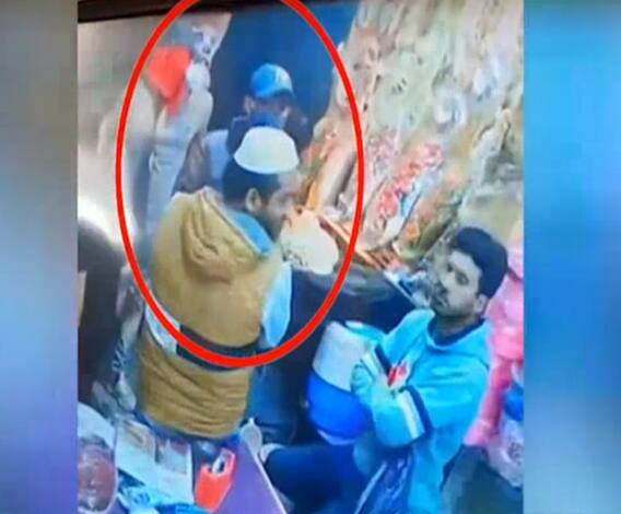 Meerut में भरे बाजार तमंचे की नोंक पर लूट, CCTV में कैद पूरी घटना | UPNews 