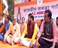 West Bengal Elections 2021: দুর্গাপুরে মঞ্চ বেঁধে মাথা নেড়া করে অভিনব বিক্ষোভ বিজেপির তফশিলি মোর্চার