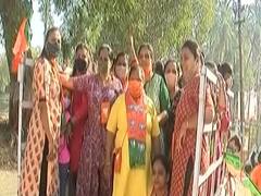 વડોદરા: વધતા કોરોના સંક્રમણ વચ્ચે ભાજપની રેલીમાં સોશિયલ ડિસ્ટન્સિંગના ધજાગરા