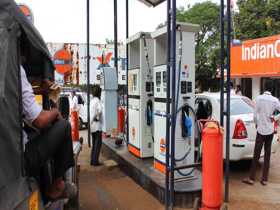 Breaking News : देश के लिए बड़ी खुशखबरी, आज नहीं बढ़े तेल के दाम 