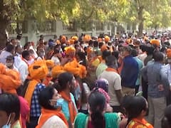 Patan માં રાજકીય પક્ષોના કાર્યકરોએ વાળ્યો સોશિયલ ડિસ્ટન્સનો સત્યાનાશ, જુઓ વીડિયો