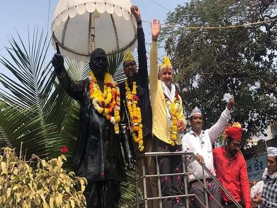Surat માં AAPનું પાટીદાર કાર્ડ, સિસોદીયાને PAASની ટોપી પહેરાવામાં આવી