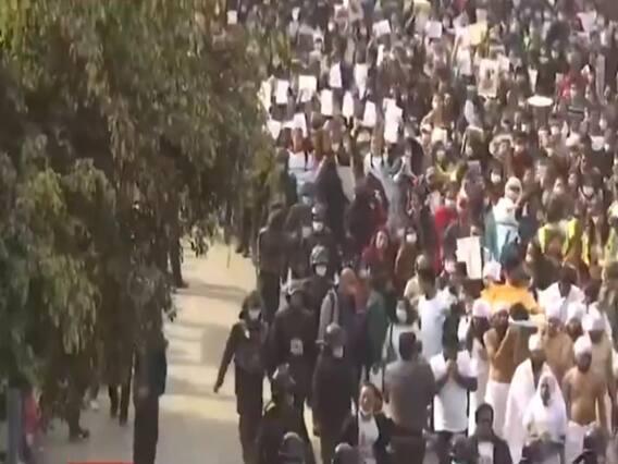 Nepal : Kathmandu की सड़कों पर महिलाओं का प्रदर्शन, सरकार के प्रस्तावित कानून का किया विरोध