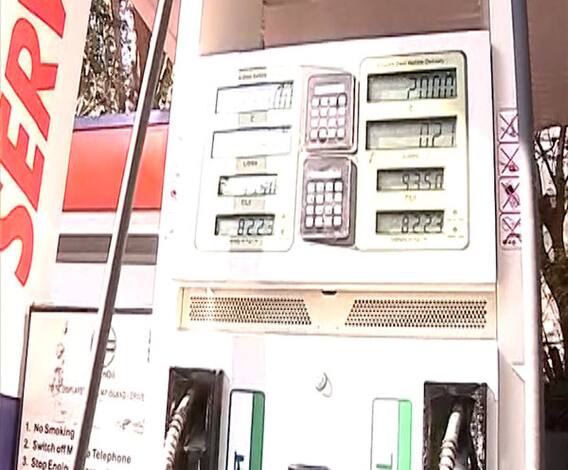 Petrol Diesel च्या दरांमध्ये आज पुन्हा वाढ, पेट्रोल 34 पैसे तर डिझेल 36 पैशांनी महागलं