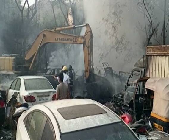 Pune Vehicle Fire | पुण्यातील मॉडर्न कॉलेजजवळ पोलिसांनी जप्त केलेली वाहनं पेटली