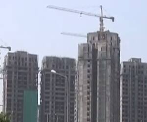 बिल्डरों ने धोखा दिया है...तो ये खबर आप जरूर देखें | Mudde Ki Baat 