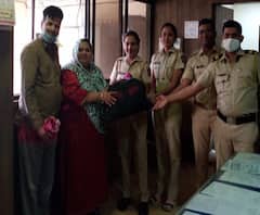 Mira road | रिक्षाचालकाचा प्रामाणिकपणा; रिक्षात सापडलेली दागिन्यांची बॅग पोलिसांकडे सोपवली