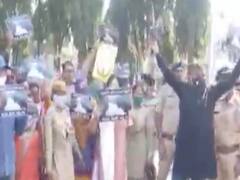 બારડોલી:  નદીમાં દૂષિત પાણી છોડવાને લઈ મઢી સુગર મીલમાં સ્થાનિકોએ તાળા બંધીનો કર્યો પ્રયાસ