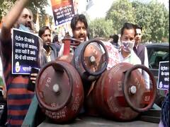 Petrol - Diesel : केंद्र के खिलाफ विपक्ष का हल्ला बोल, तेल की बढ़ती कीमतों के खिलाफ प्रदर्शन
