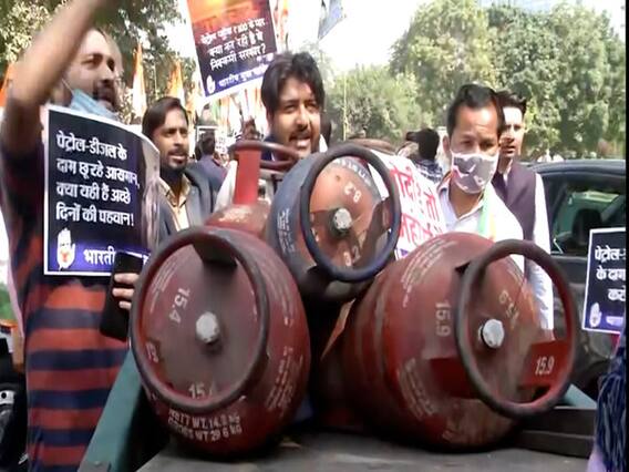 Petrol - Diesel : केंद्र के खिलाफ विपक्ष का हल्ला बोल, तेल की बढ़ती कीमतों के खिलाफ प्रदर्शन