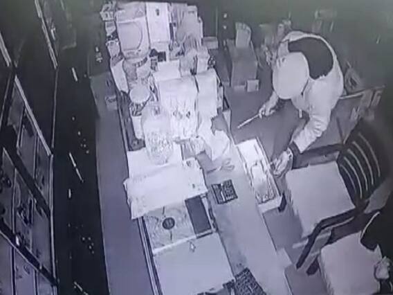 Ahmedabad: નવા નરોડામાં અનેક દુકાનોમાં ચોરી, CCTV કેમેરામાં કેદ થઇ ચોર ટોળકી