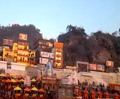 Basant Panchami: ऋषिकेश से लेकर प्रयागराज तक भक्तों ने लगाई आस्था की डुबकी। 