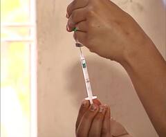 'महाराष्ट्रात आढळलेला कोरोनाचा स्ट्रेन धोकादायक', एम्सचे संचालक डॉ. रणदीप गुलेरिया यांचं मत