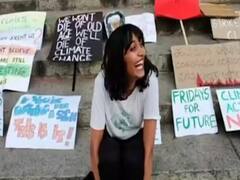 Disha Ravi कौन हैं और उनकी गिरफ्तारी पर किसने क्या कहा? देखिए इस रिपोर्ट में