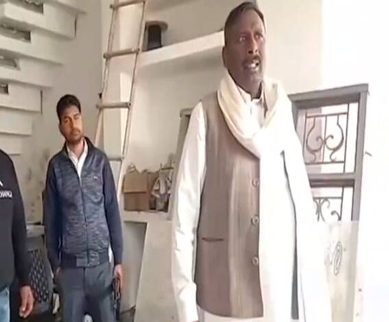 बदमाश के खौफ से घर में कैद परिवार, 18 दिन बाद भी पुलिस के हाथ खाली | Meerut 