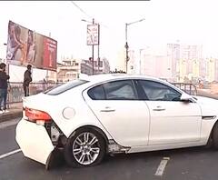 Accident at EM Bypass: টায়ার ফেটে বিপত্তি! নিয়ন্ত্রণ হারিয়ে মেট্রোপলিটনের কাছে ডিভাইডারে ধাক্কা মারল গাড়ি 