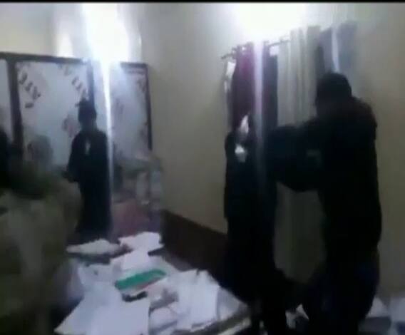 पंचायत चुनाव से पहले घमासान, वोटर लिस्ट को लेकर हुआ बवाल, वीडियो वायरल | UP Panchayat Election 